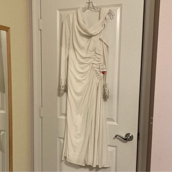 Mac Duggal One Shoulder Off the Shoulder Ivory White Gown Long Sleeves w/ Train - Picture 5 of 11